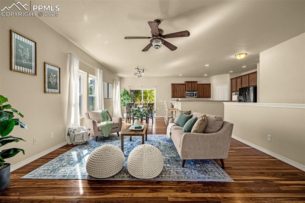 Image 5 of 36: Living Room