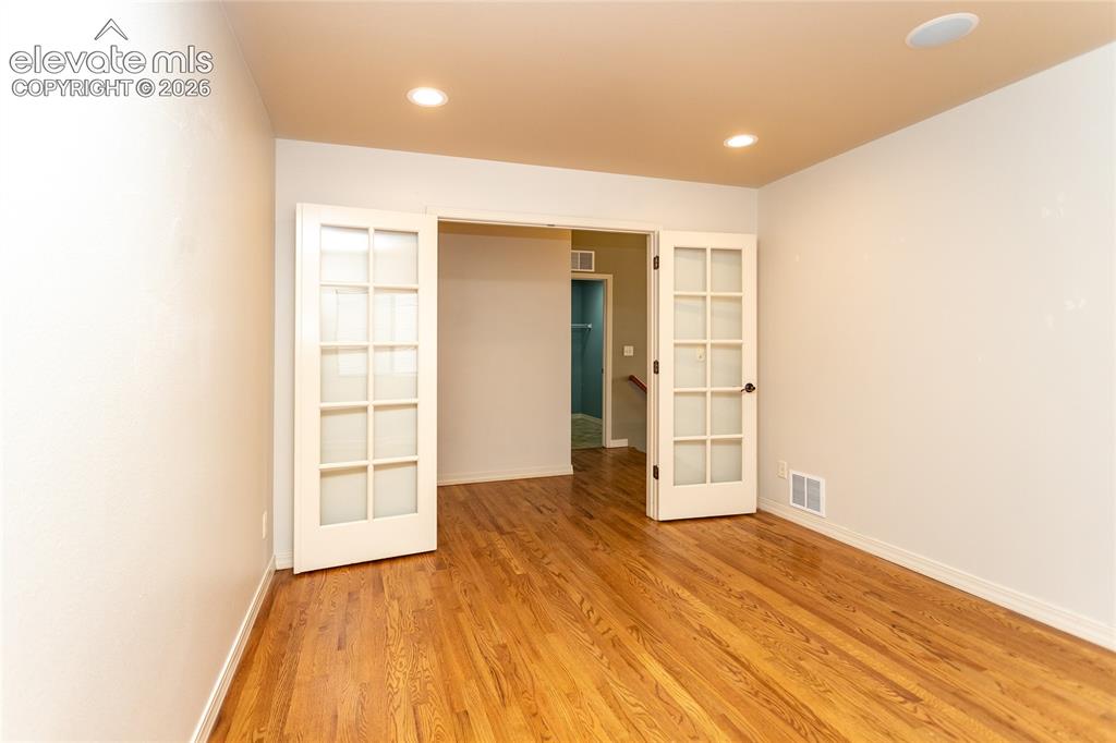 Image 16 of 48: Office