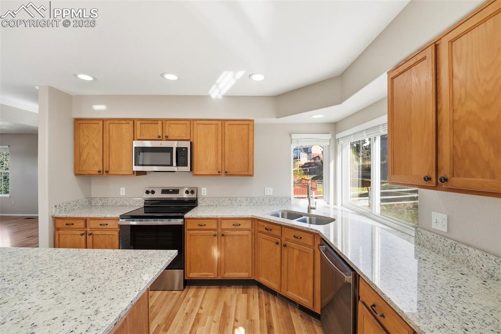 Image 16 of 49: Granite counters and stainless steel appliances