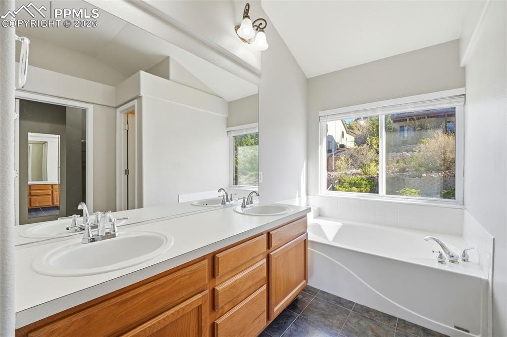 Image 24 of 49: 5pc bath