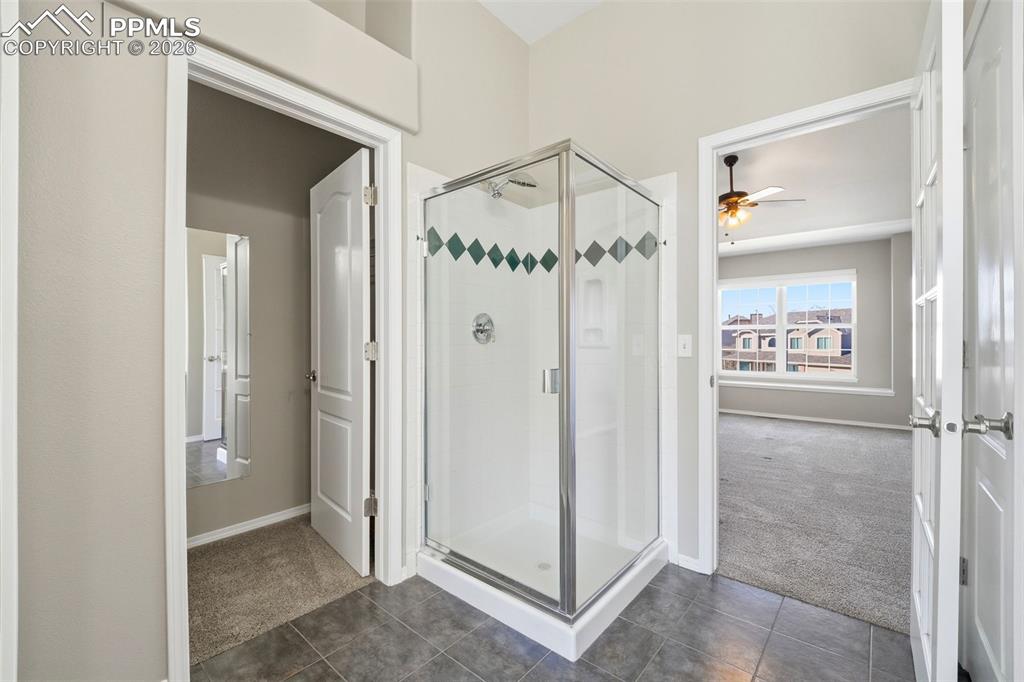 Image 25 of 49: 5pc bath