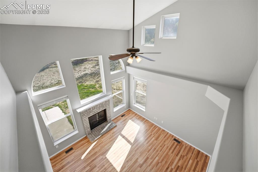 Image 31 of 49: Great Room