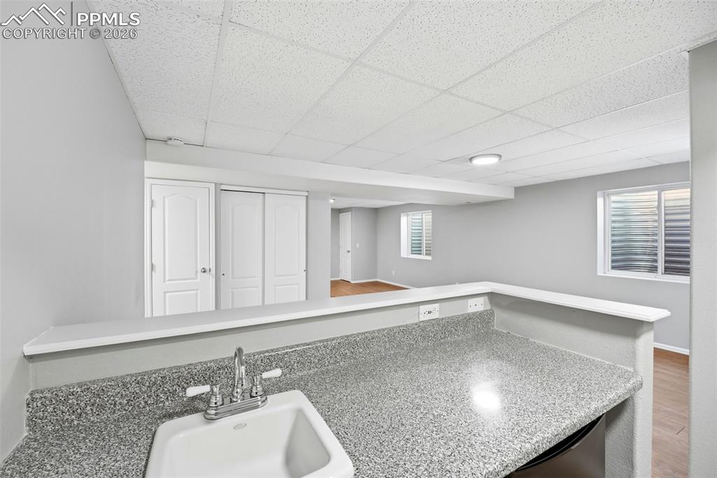 Image 37 of 49: Wet bar