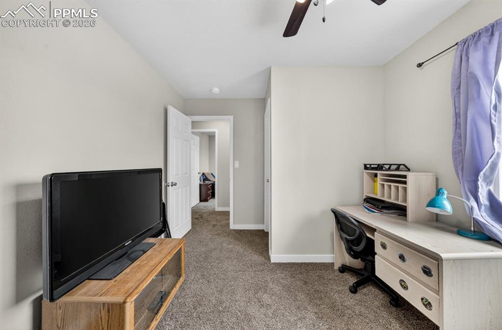 Image 14 of 27: Bedroom