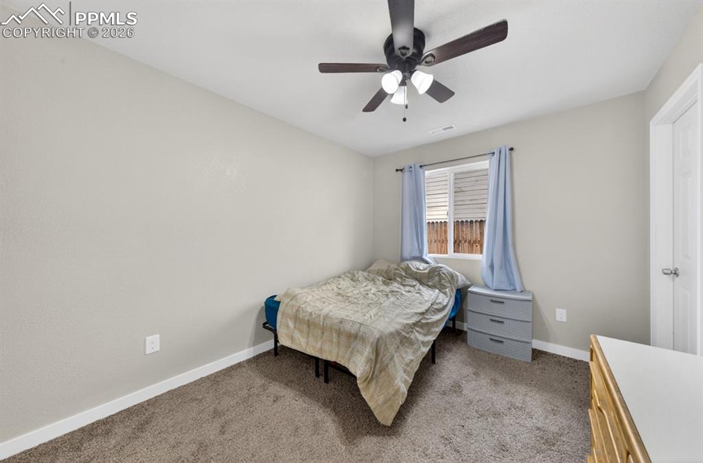 Image 15 of 27: Bedroom