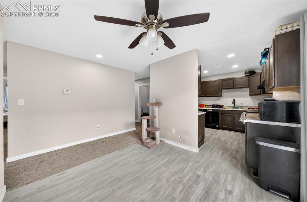 Image 9 of 27: Dining Area