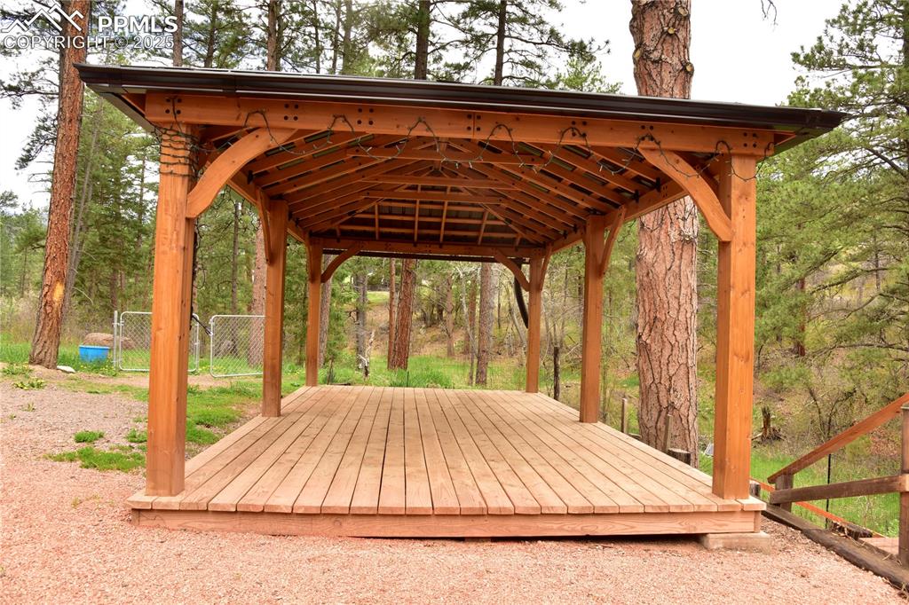 Image 41 of 46: Deck