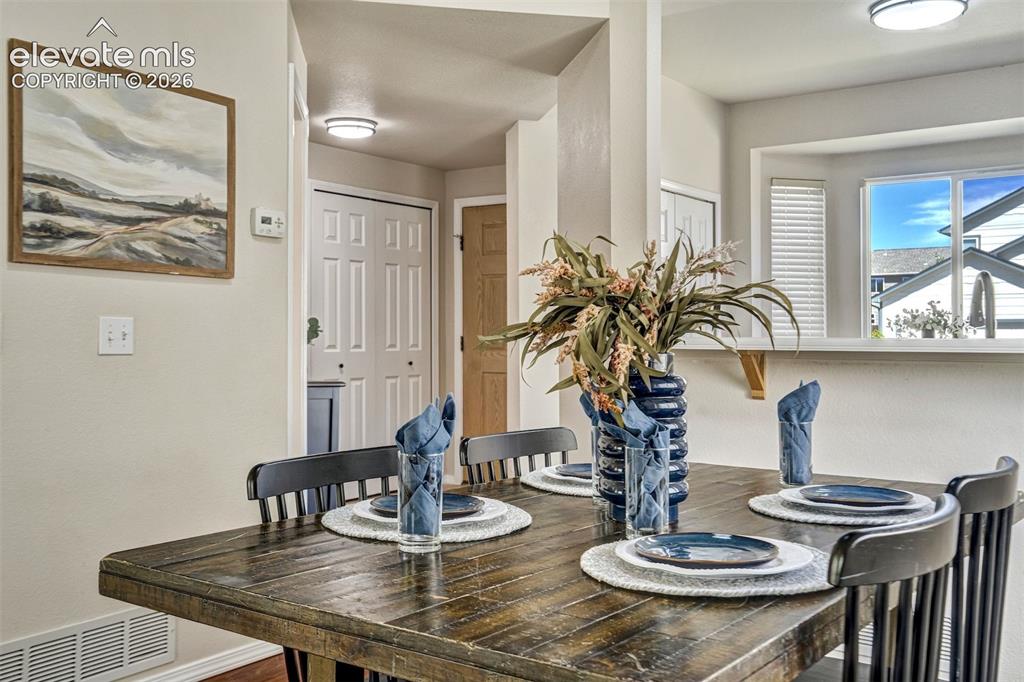 Image 13 of 50: Dining Area