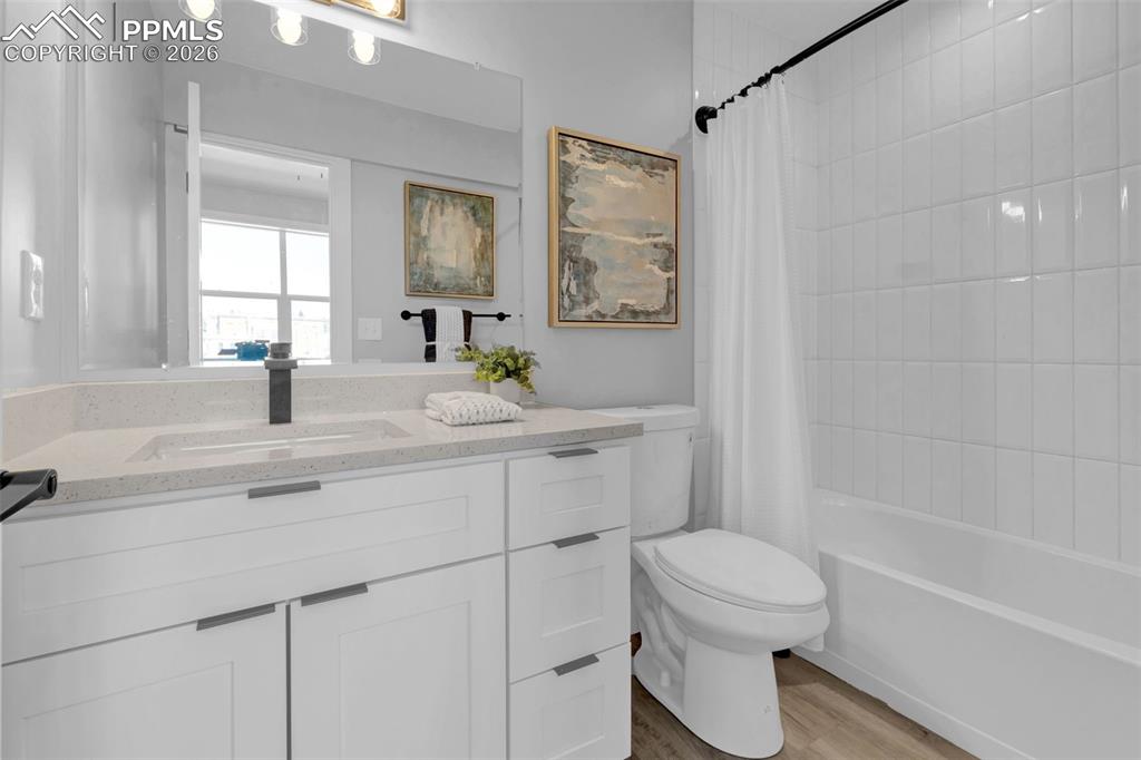 Image 12 of 22: Bathroom