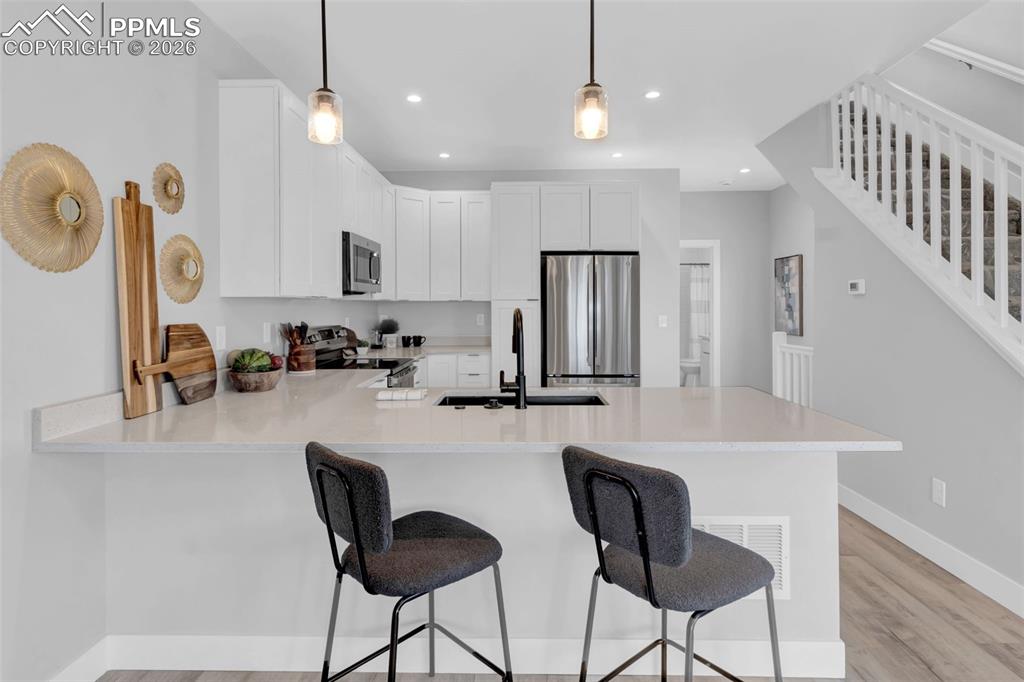 Image 16 of 22: Kitchen