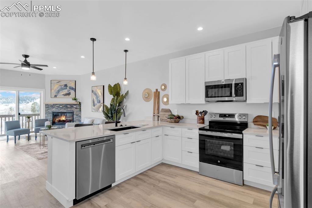 Image 18 of 22: Kitchen