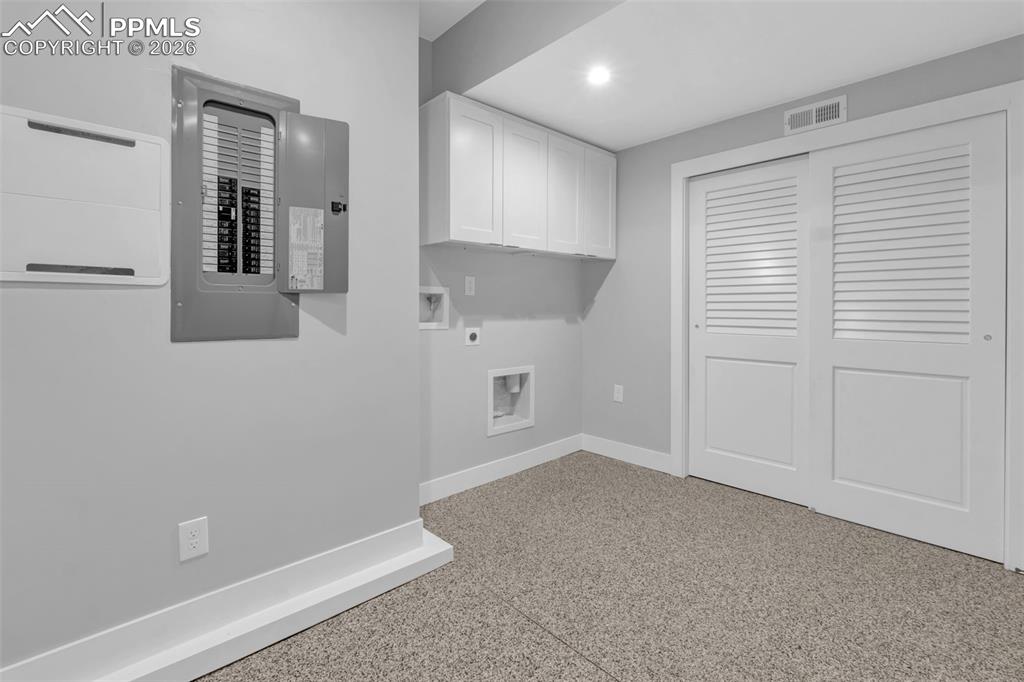 Image 21 of 22: Laundry