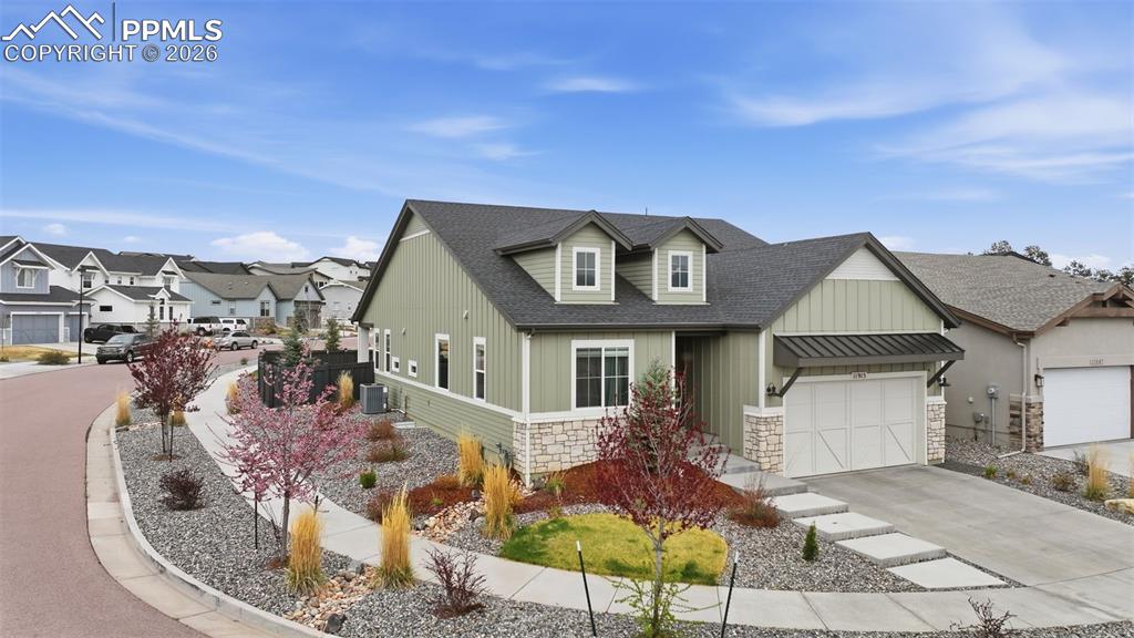 Image 2 of 47: Stunning landscaping