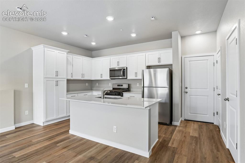 Image 4 of 20: Kitchen