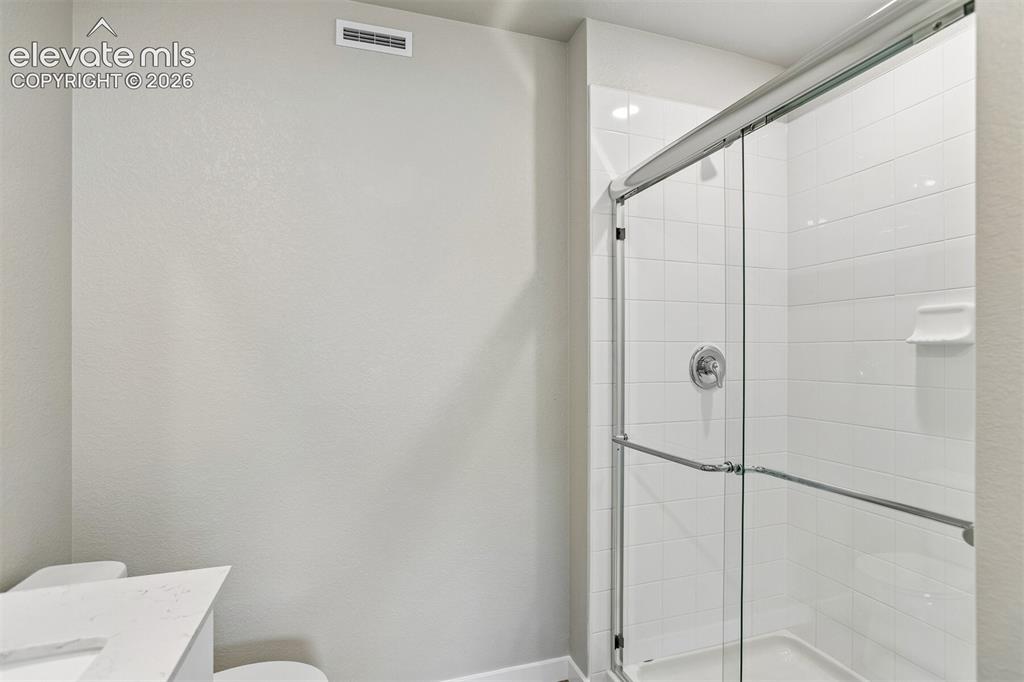 Image 6 of 20: Bathroom