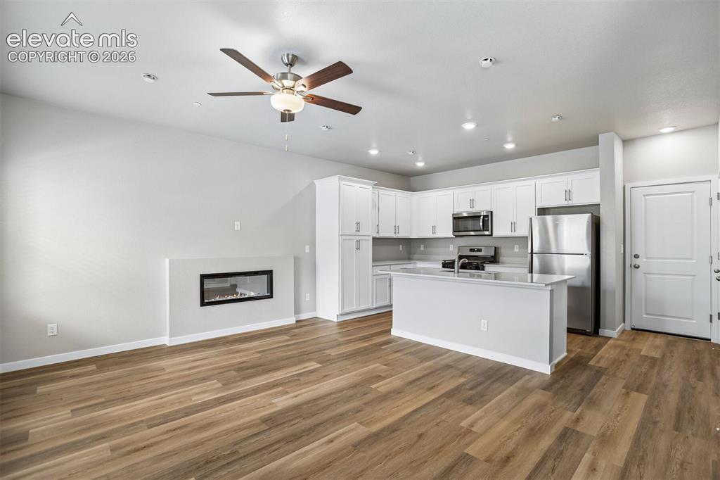 Image 7 of 20: Kitchen