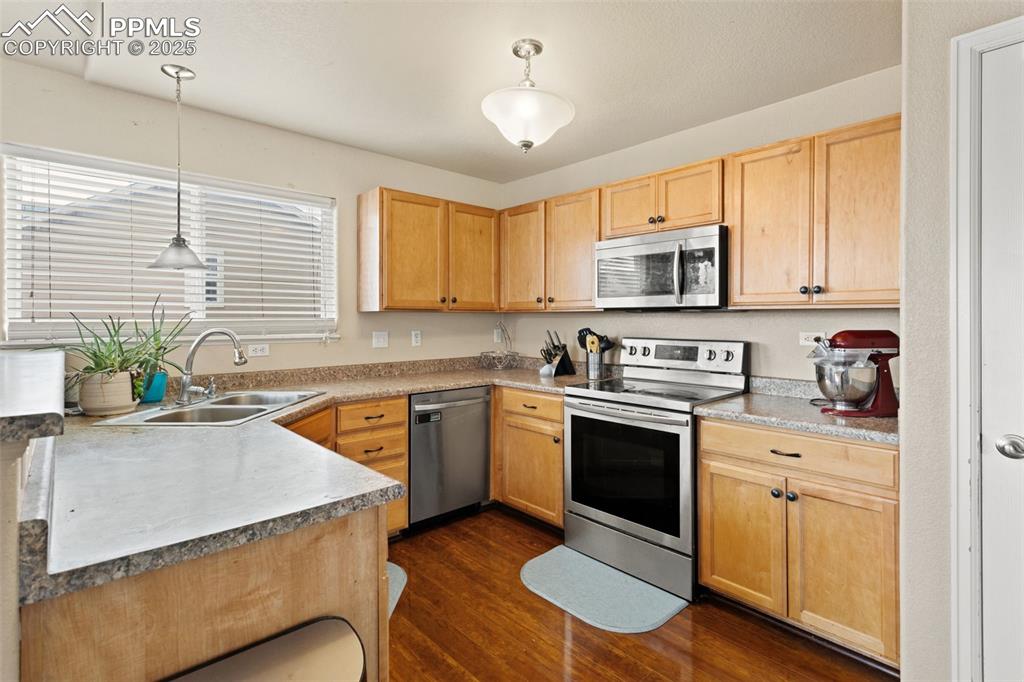 Image 10 of 35: Kitchen
