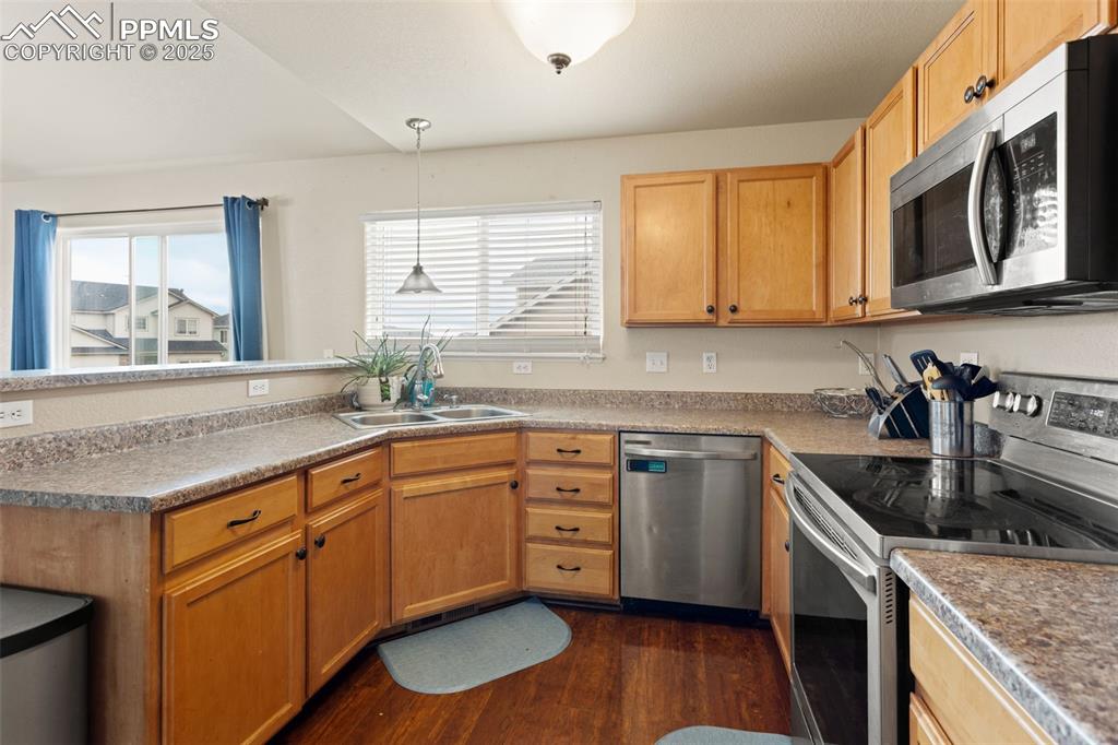 Image 11 of 35: Kitchen