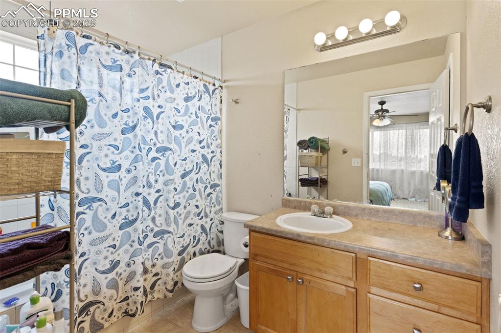 Image 17 of 35: Bathroom