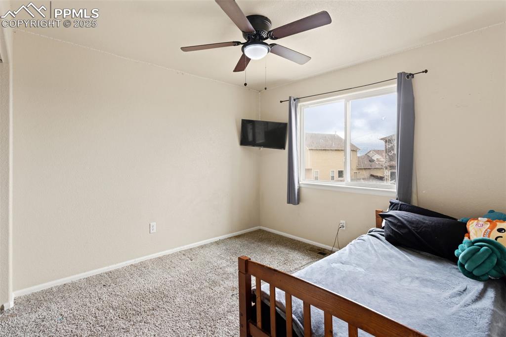 Image 18 of 35: Bedroom