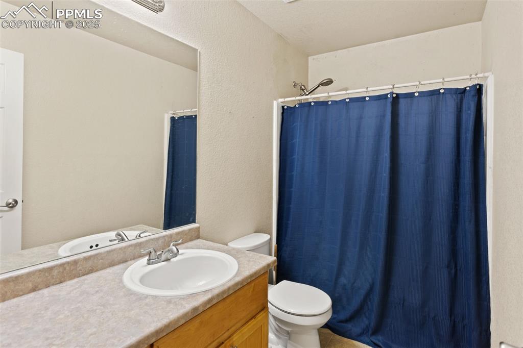 Image 24 of 35: Bathroom