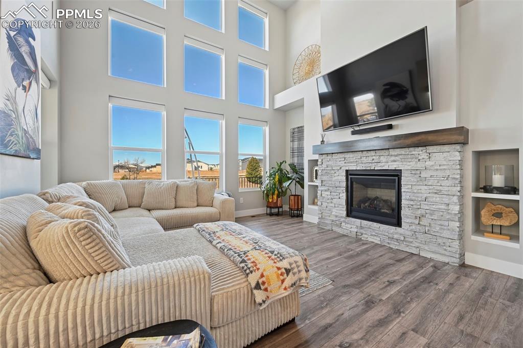 Image 13 of 47: Living Room