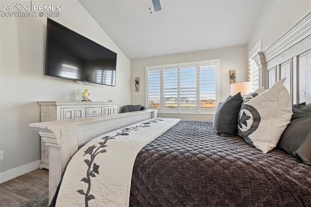 Image 17 of 47: Bedroom