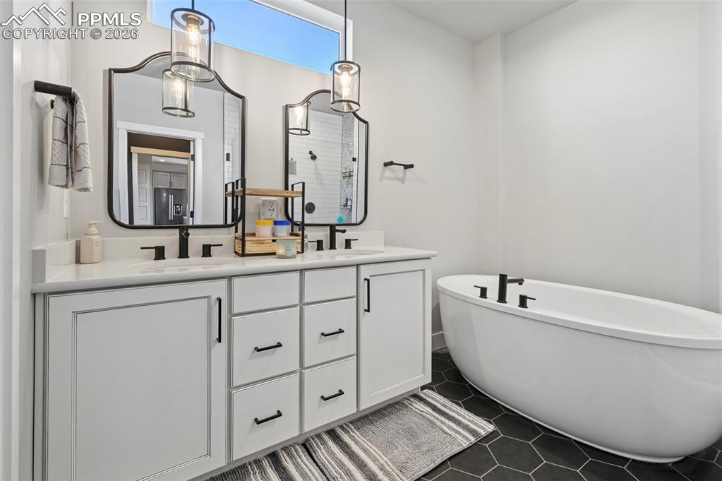 Image 19 of 47: Bathroom