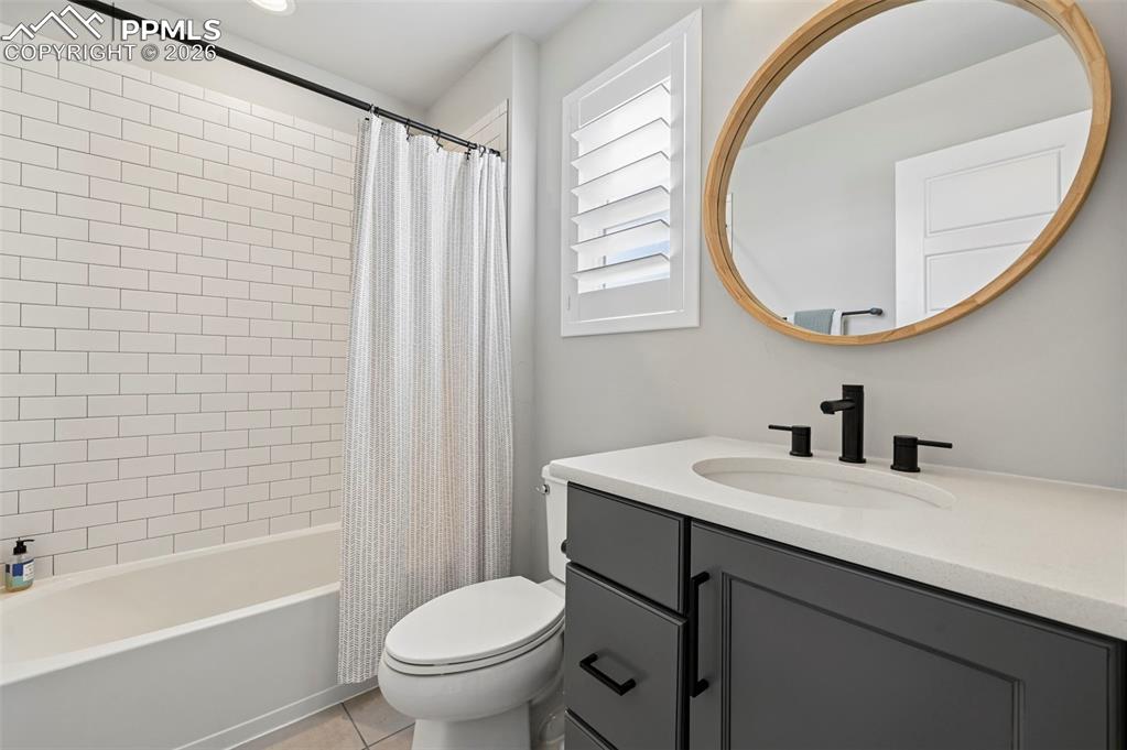 Image 27 of 47: Bathroom