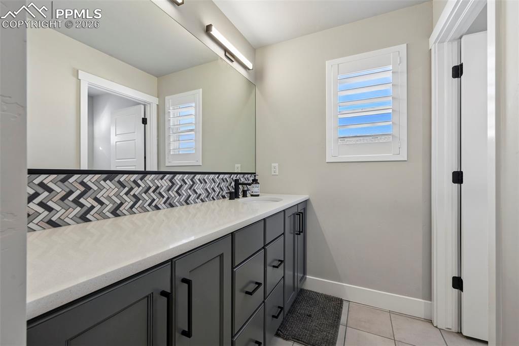 Image 30 of 47: Bathroom