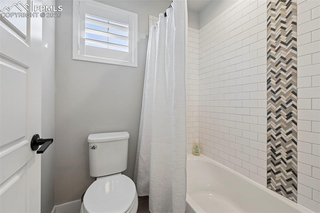 Image 31 of 47: Bathroom