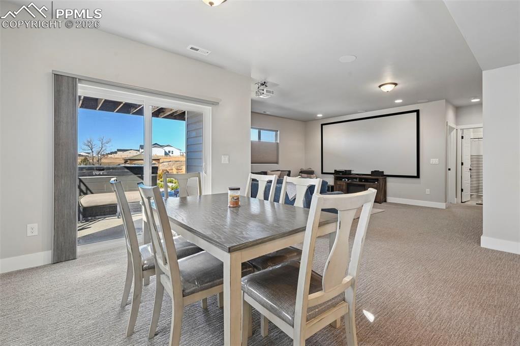 Image 34 of 47: Dining Area