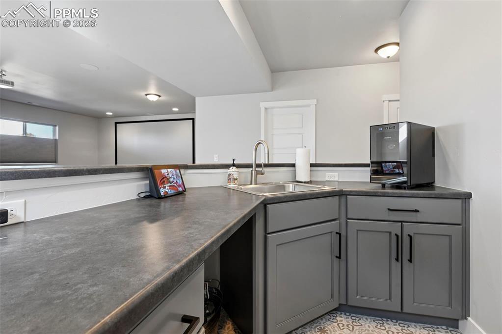 Image 37 of 47: Kitchen