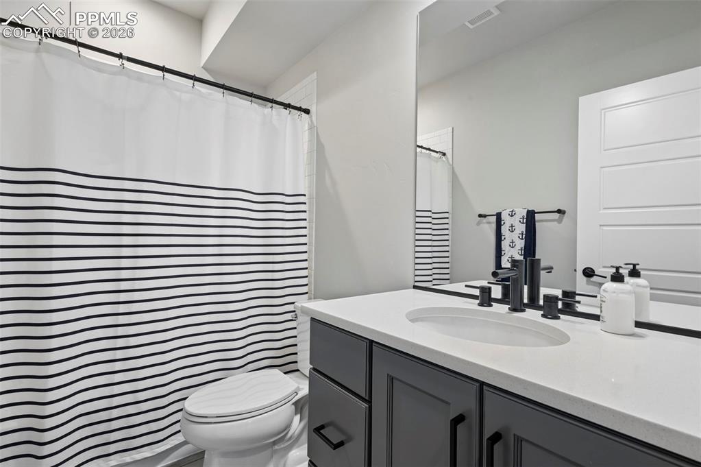 Image 41 of 47: Bathroom