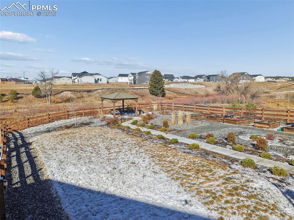 Image 45 of 47: Yard