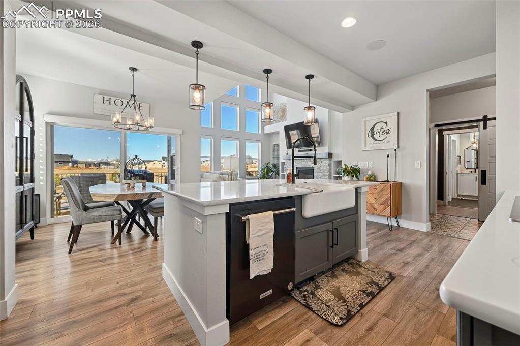 Image 6 of 47: Kitchen