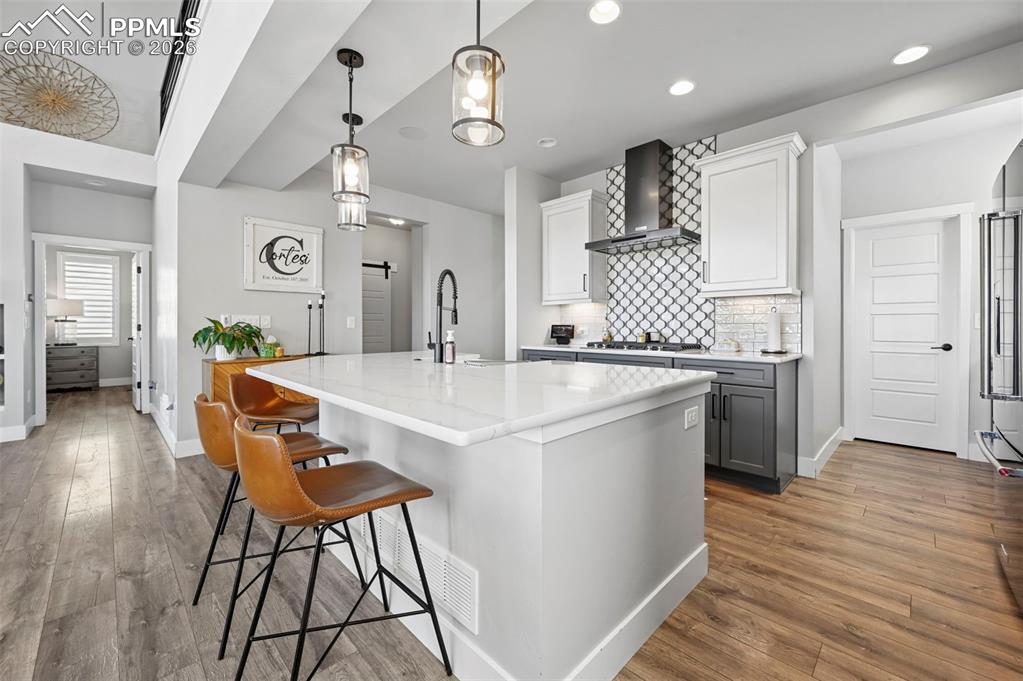 Image 7 of 47: Kitchen