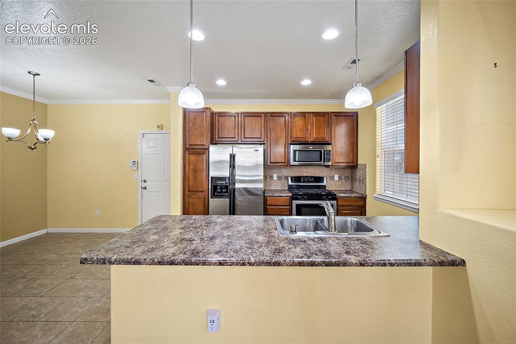 Image 12 of 35: Kitchen