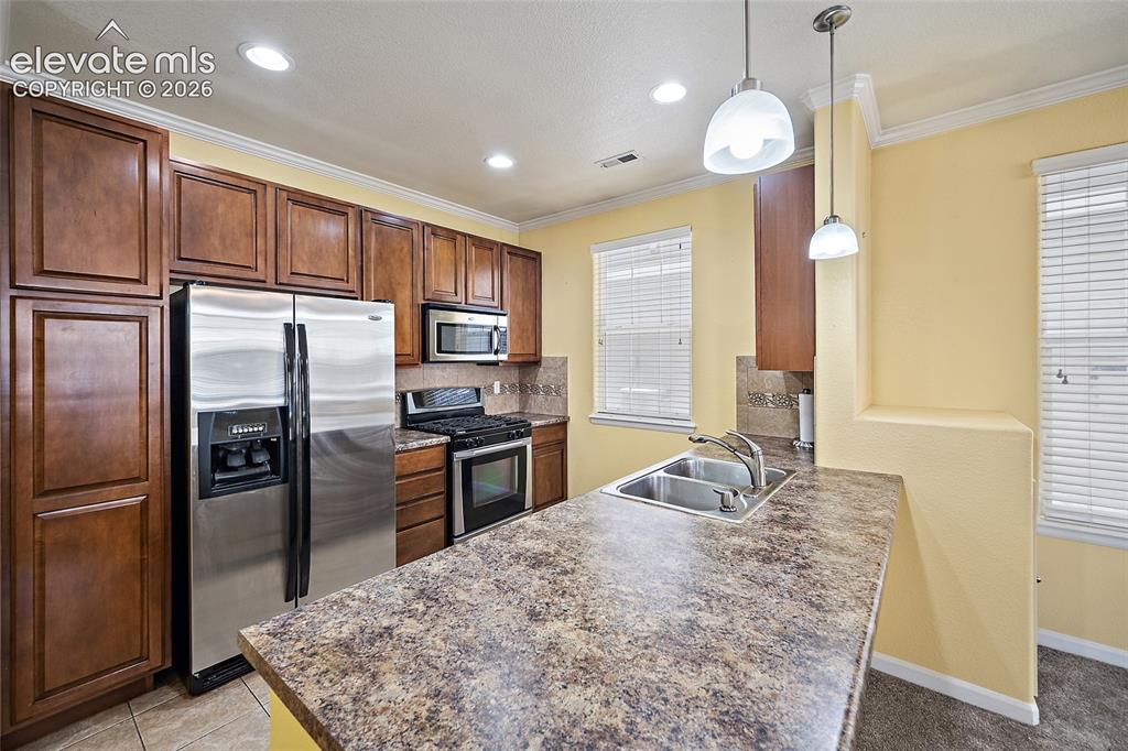 Image 13 of 35: Kitchen