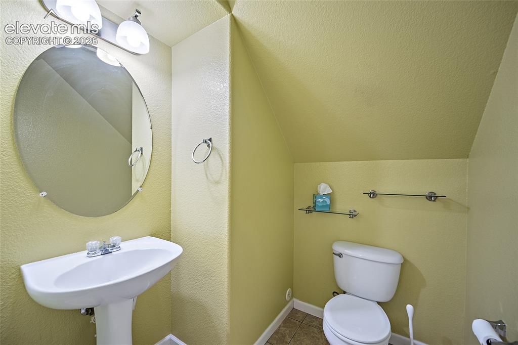 Image 15 of 35: Bathroom