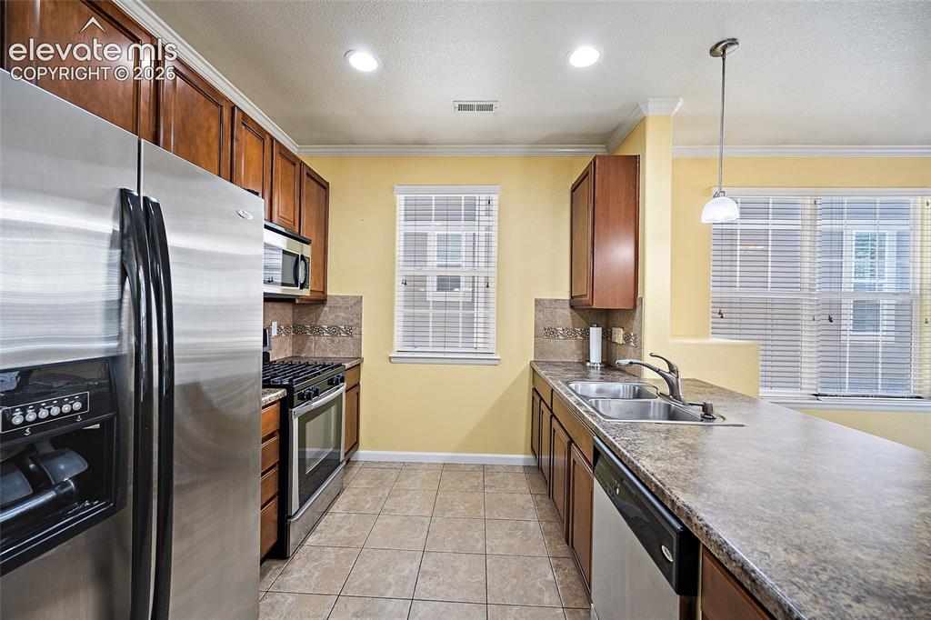 Image 17 of 35: Kitchen