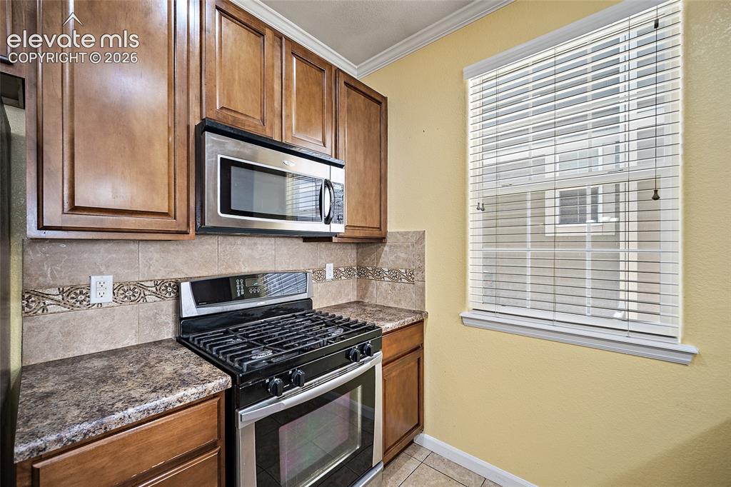 Image 18 of 35: Kitchen