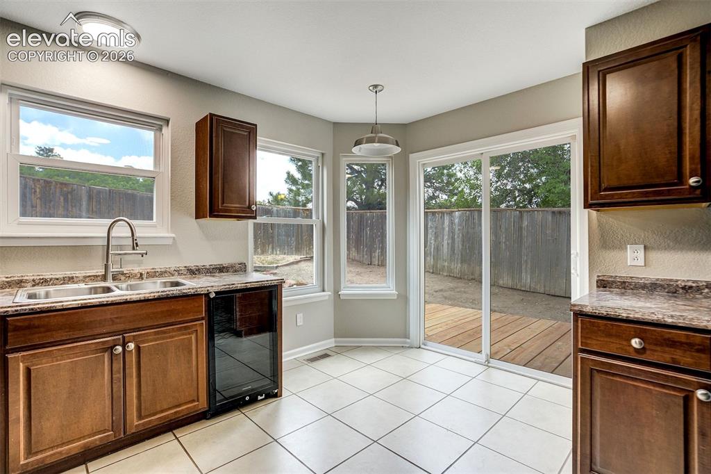 Image 10 of 39: Kitchen
