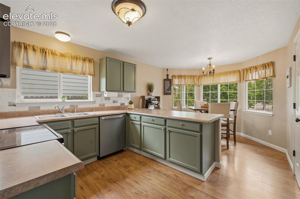 Image 14 of 48: Kitchen
