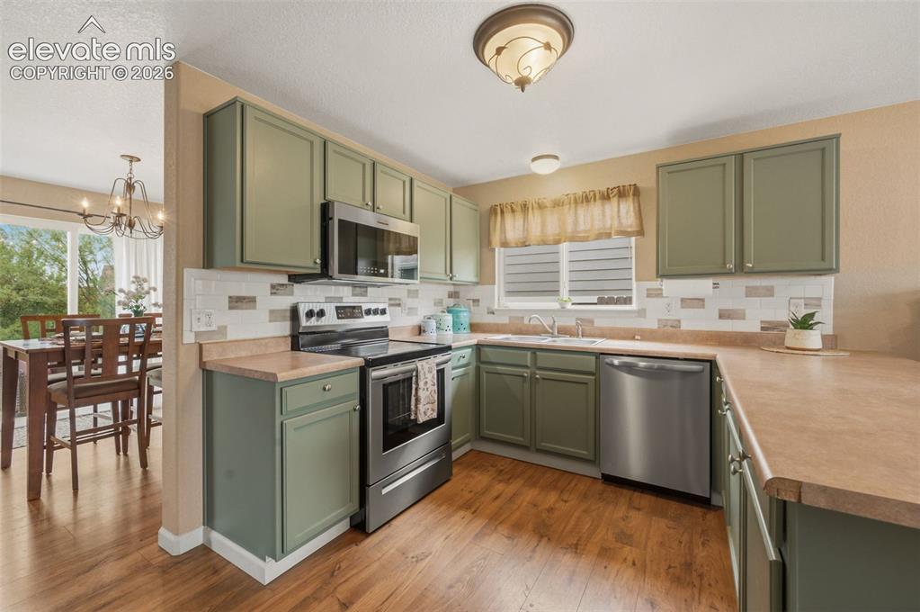 Image 16 of 48: Kitchen