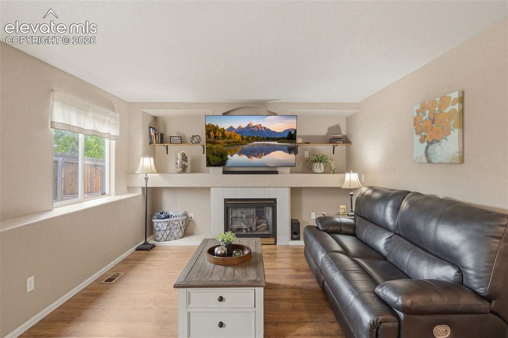 Image 31 of 48: Family Room