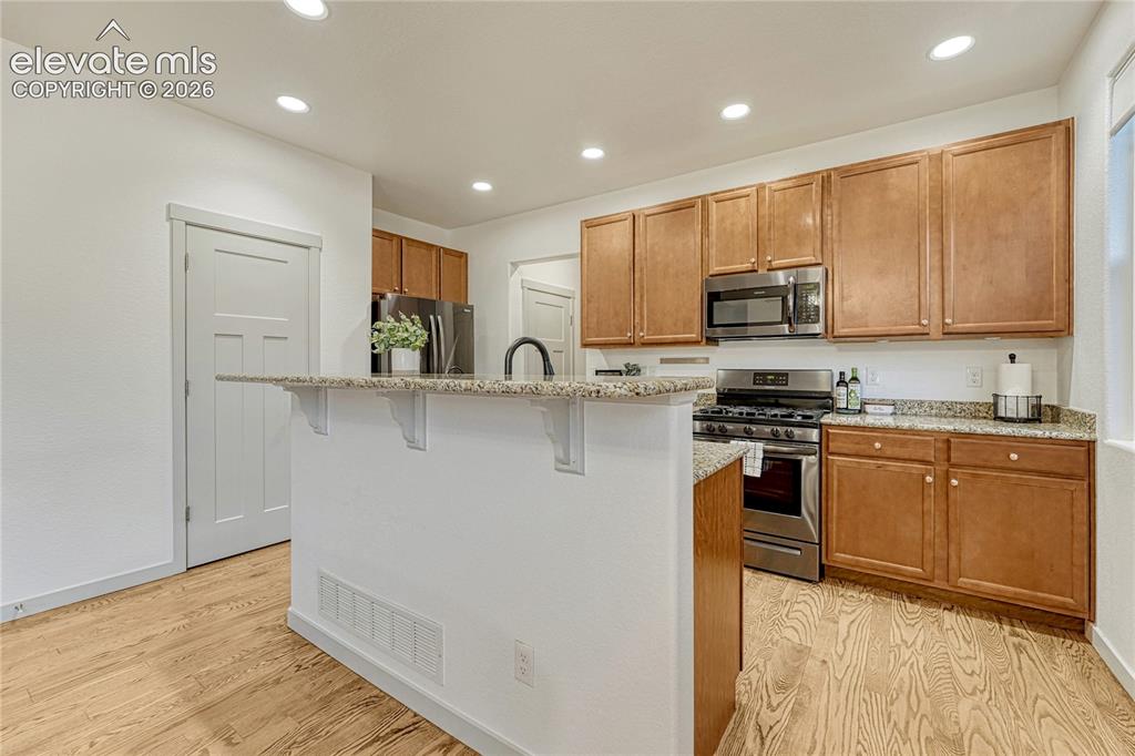 Image 10 of 38: Kitchen