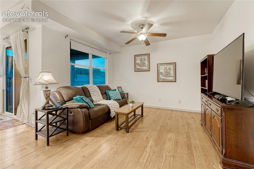 Image 5 of 38: Family Room