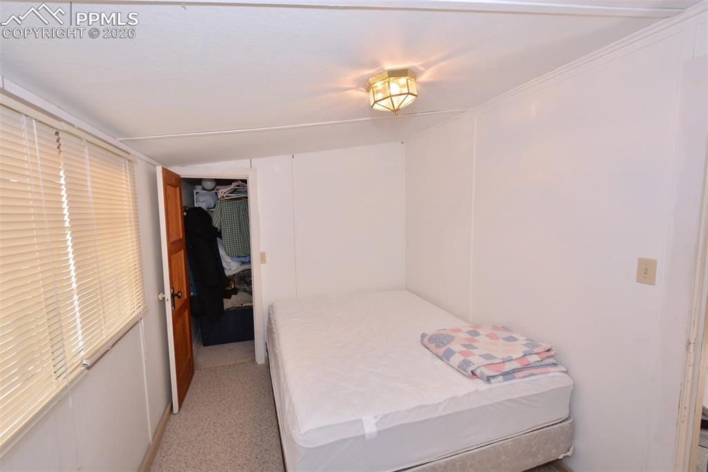 Image 11 of 16: Bedroom