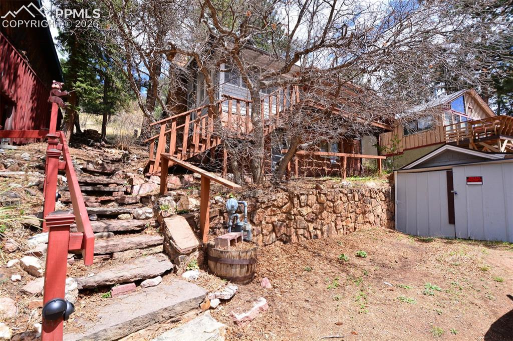 Image 3 of 16: Yard